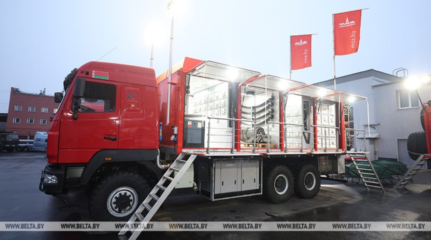 Лукашенко: я счастлив, что мы сохранили Беларусь как машиностроительную страну