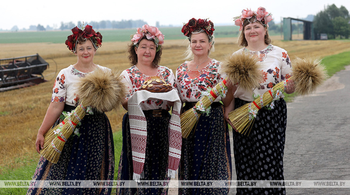 Тематические подворья, праздники молока, льна и яблок. Районные "Дажынкi" стартовали в Гродненской области