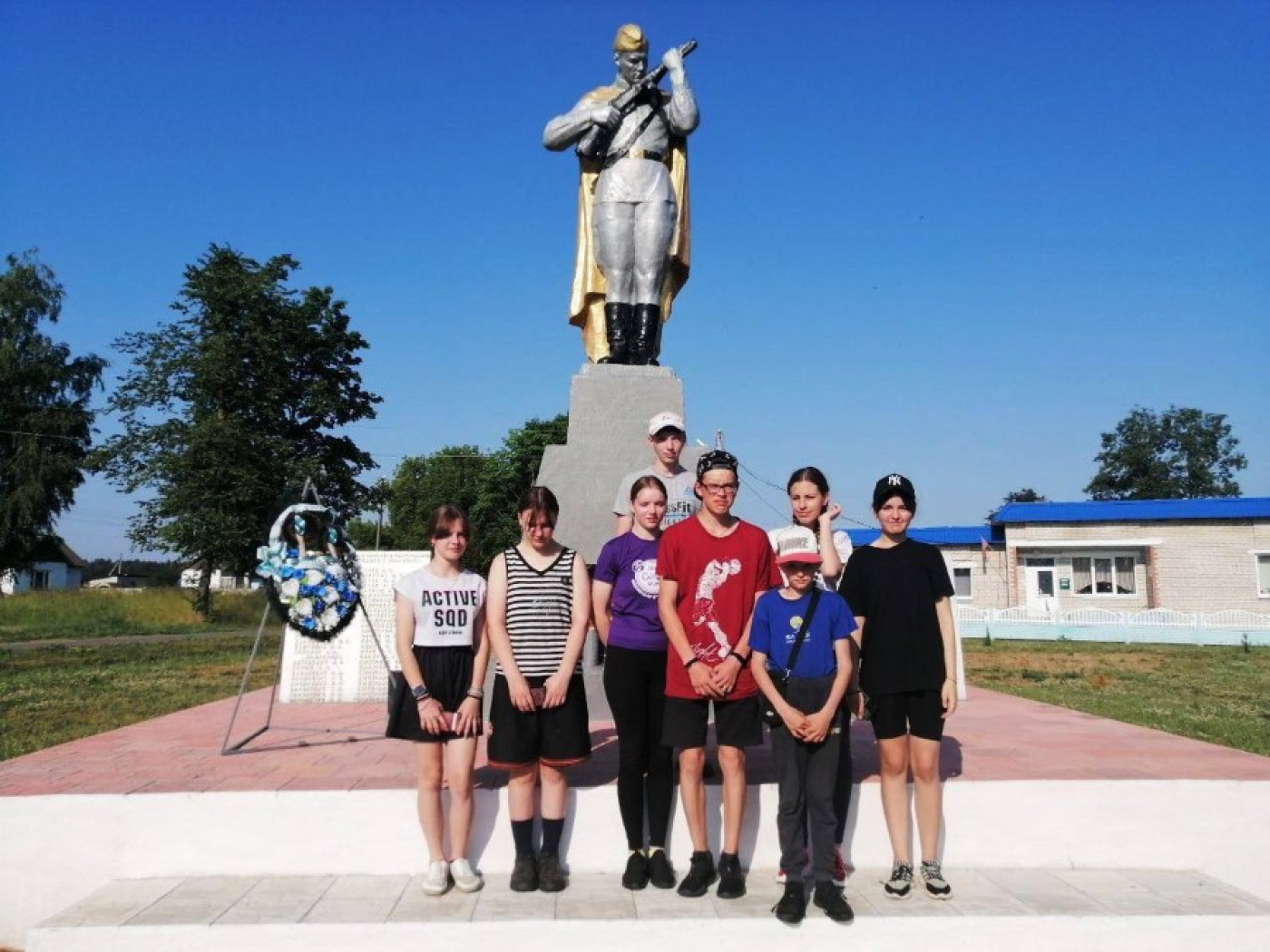 Бойцы студотряда "Зодчие" почтили жертв Великой Отечественной войны