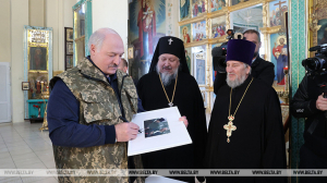 Лукашенко в Ветке посетил храм Преображения Господня