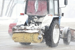 Более 120 единиц спецтехники расчищают дороги от снега в Минской области