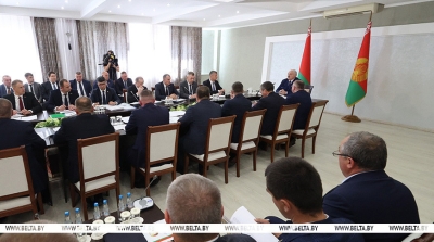 Лукашенко потребовал восстановить райагросервисы и сказал, за что будет "голова с плеч"