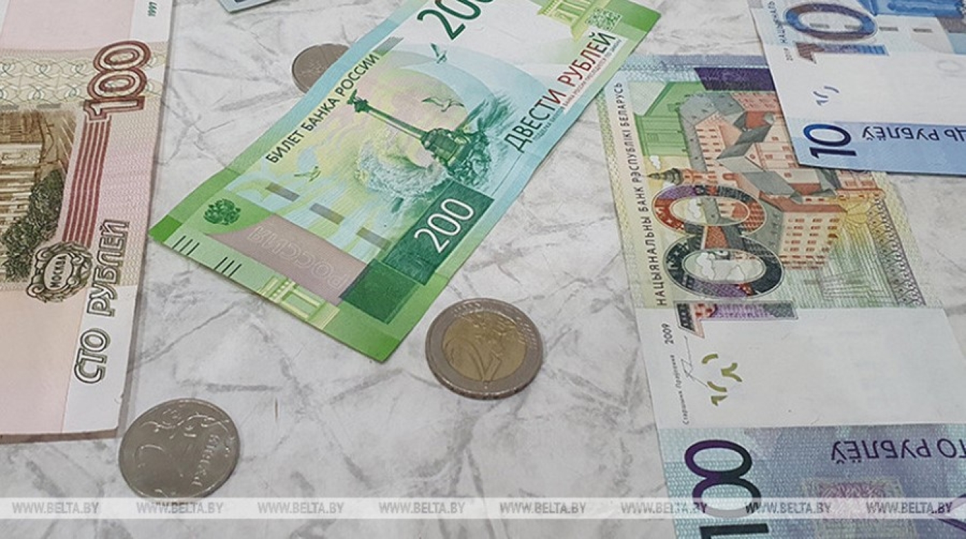 Доллар и юань подорожали, российский рубль подешевел на торгах 20 марта