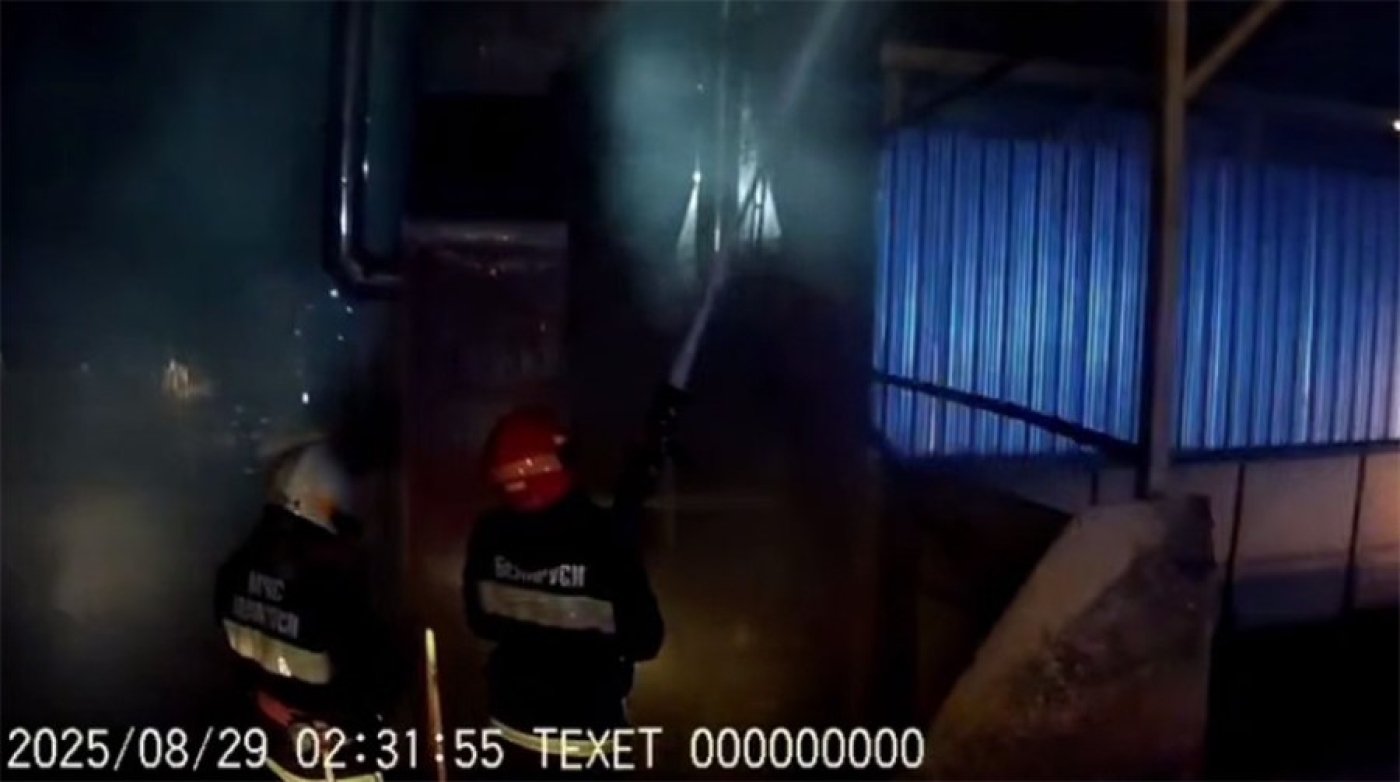 В Островецком районе спасатели ликвидировали пожар на зерносушильном комплексе