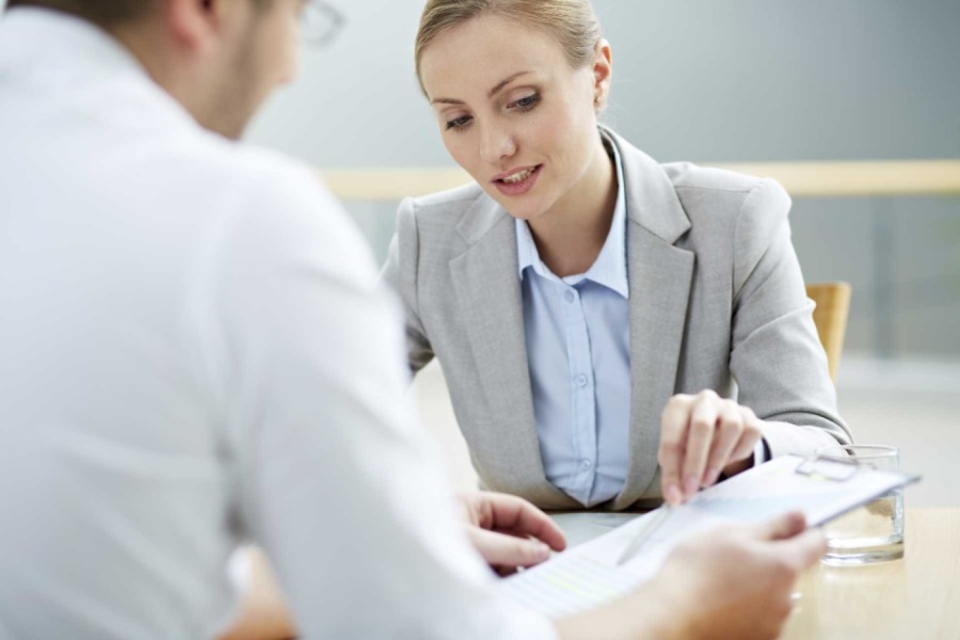 Выплаты пособий: нюансы при ГПД и увольнении