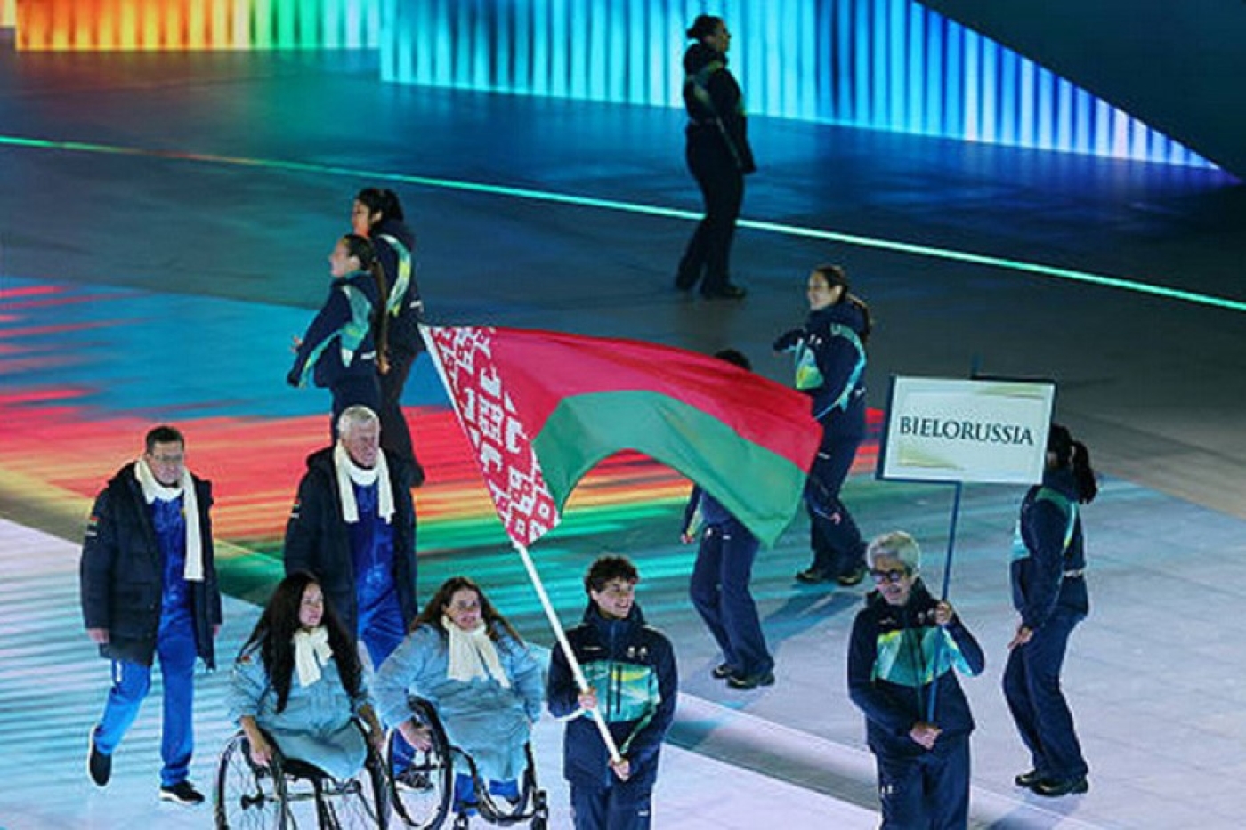 Белорусы приняли участие в церемонии открытия зимней Паралимпиады с национальным флагом