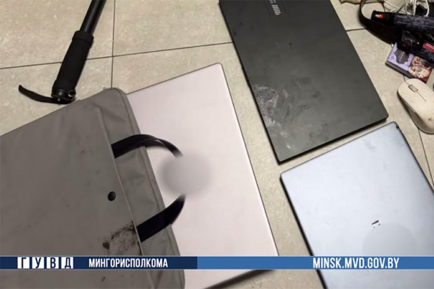 В Минске серийный вор попался милиционеру, когда вылезал из окна офиса с ноутбуками