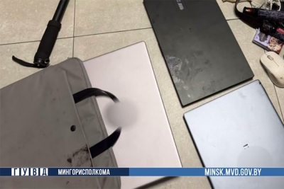 В Минске серийный вор попался милиционеру, когда вылезал из окна офиса с ноутбуками