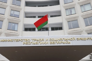 В феврале в Беларуси вырастет пособие по уходу за пожилым человеком старше 80 лет или инвалидом I группы