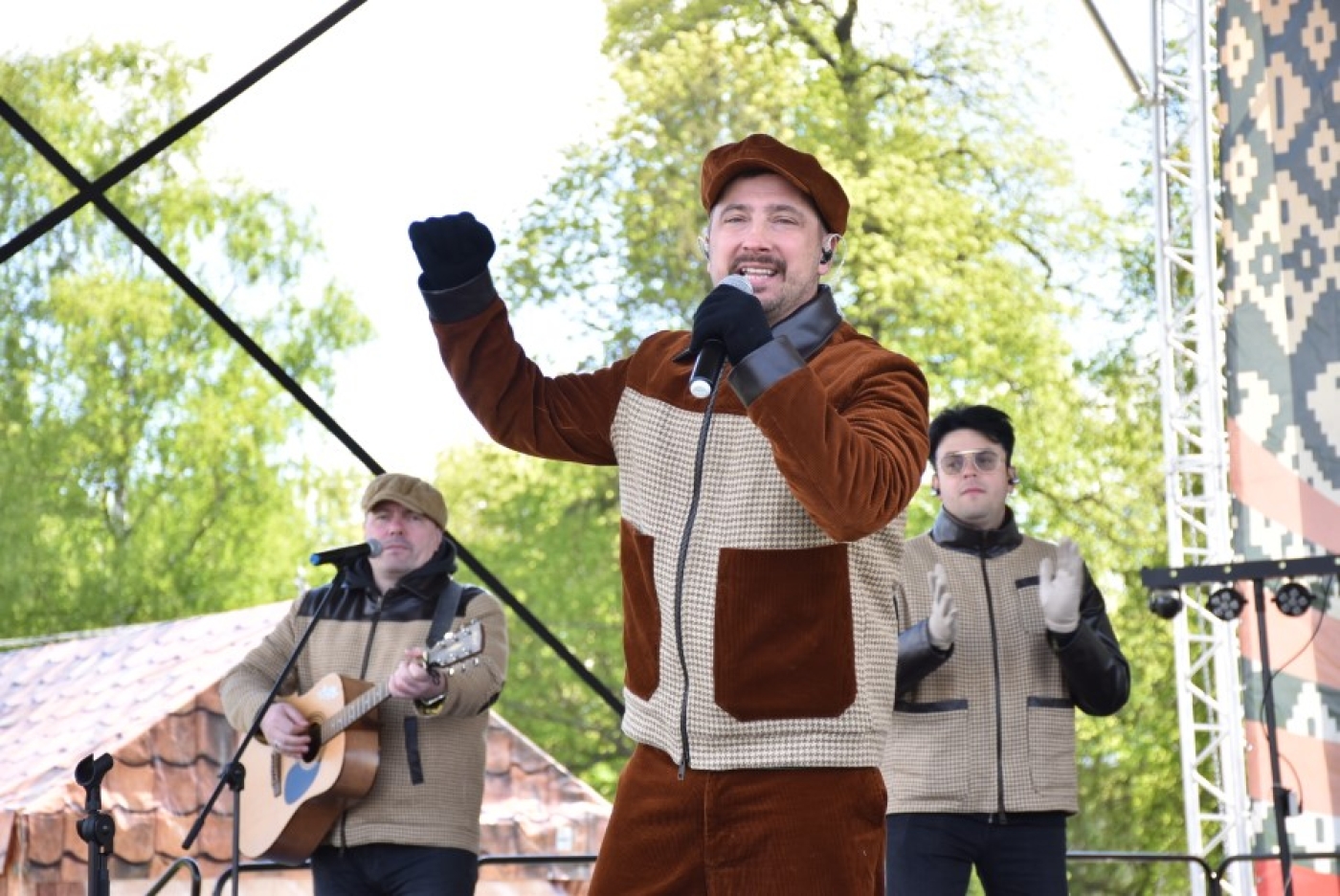 В Березино приехали «Дрозды»