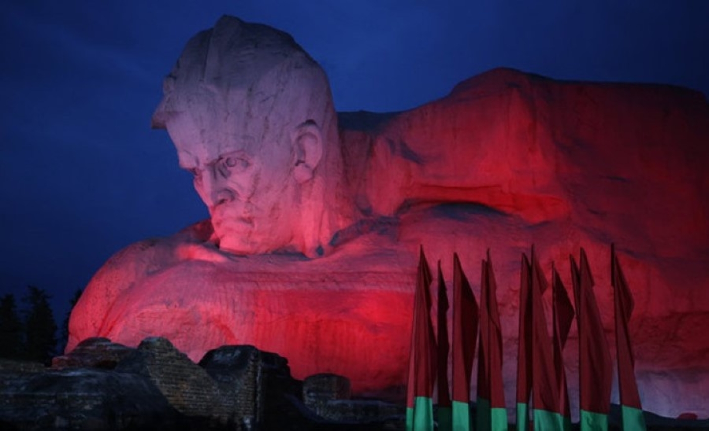 Лукашенко: сберечь мир - священный долг нынешнего поколения белорусов