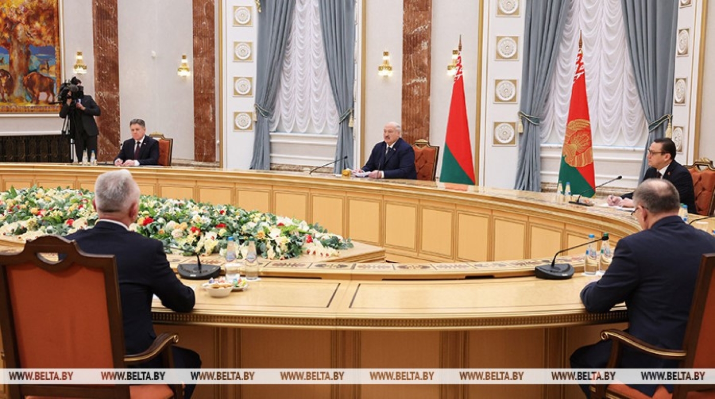 Лукашенко: мир - это сверхценность для всех народов, и нам важно сберечь его