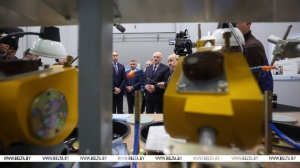 Лукашенко: не надо париться по поводу искусственного интеллекта, человека он пока не заменит