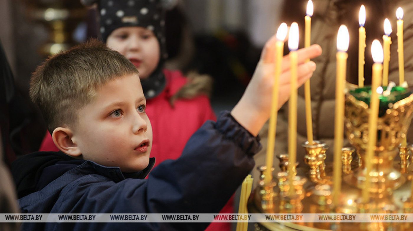 Лукашенко: пусть сияние Рождества озарит счастьем каждую семью