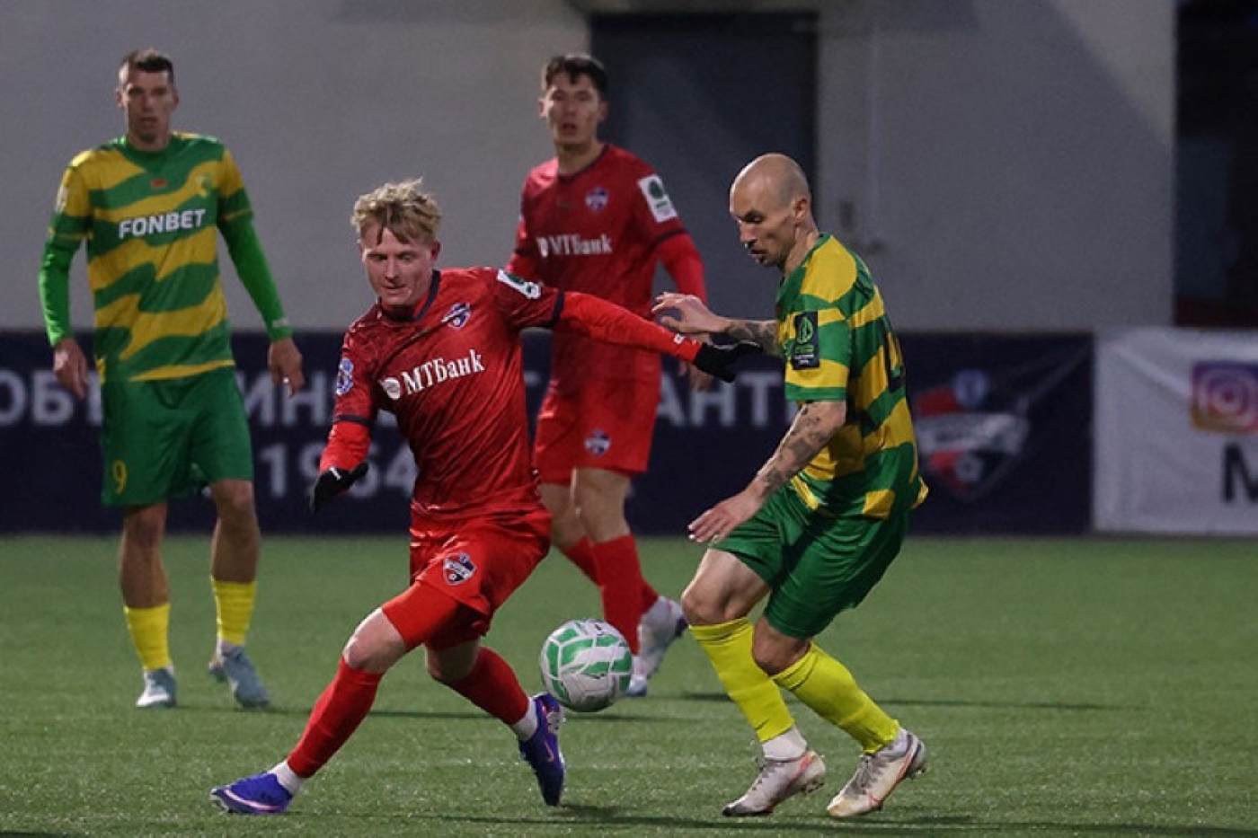 "Неман" вышел в лидеры футбольного чемпионата Беларуси