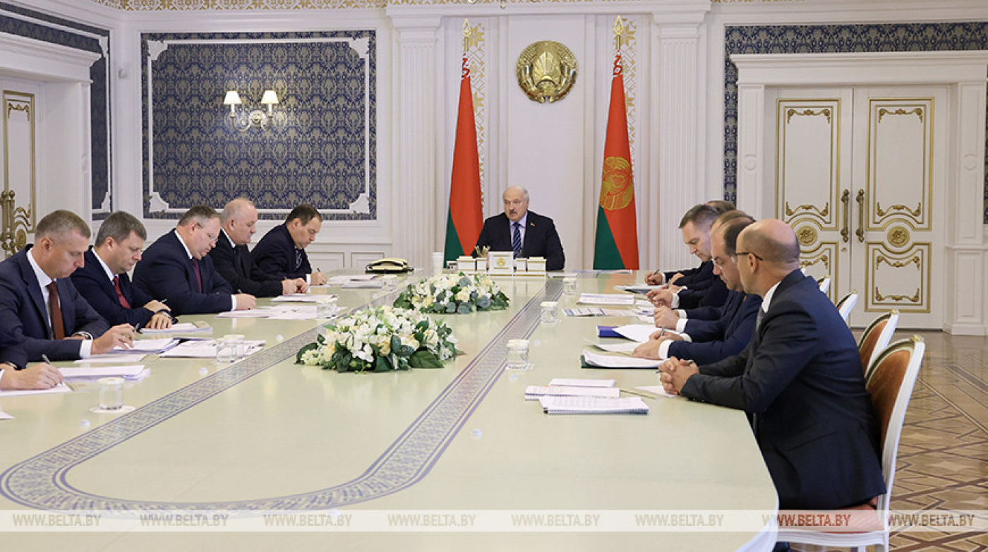 Лукашенко предупредил правительство: о дебиторской задолженности разговоров больше быть не может