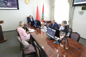 В эти минуты приём граждан по личным вопросам проводит председатель Миноблисполкома Александр Турчин.