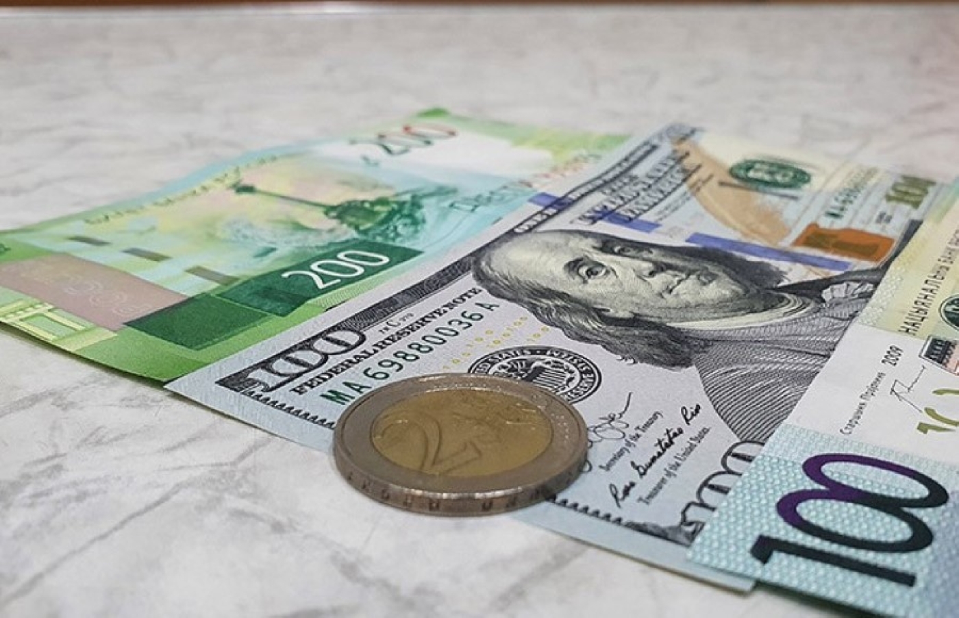 Российский рубль вырос в цене, доллар и юань подешевели на торгах 9 декабря