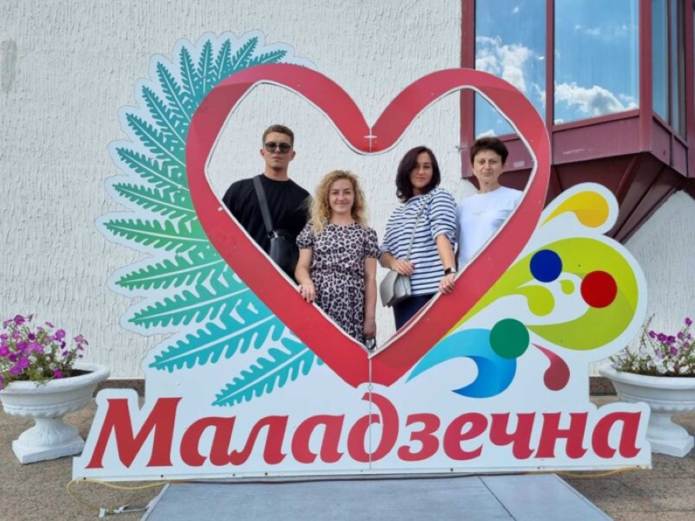 В Молодечно стартовала общественно-политическая акция "Беларусь адзіная", приуроченная ко Дню народного единства.