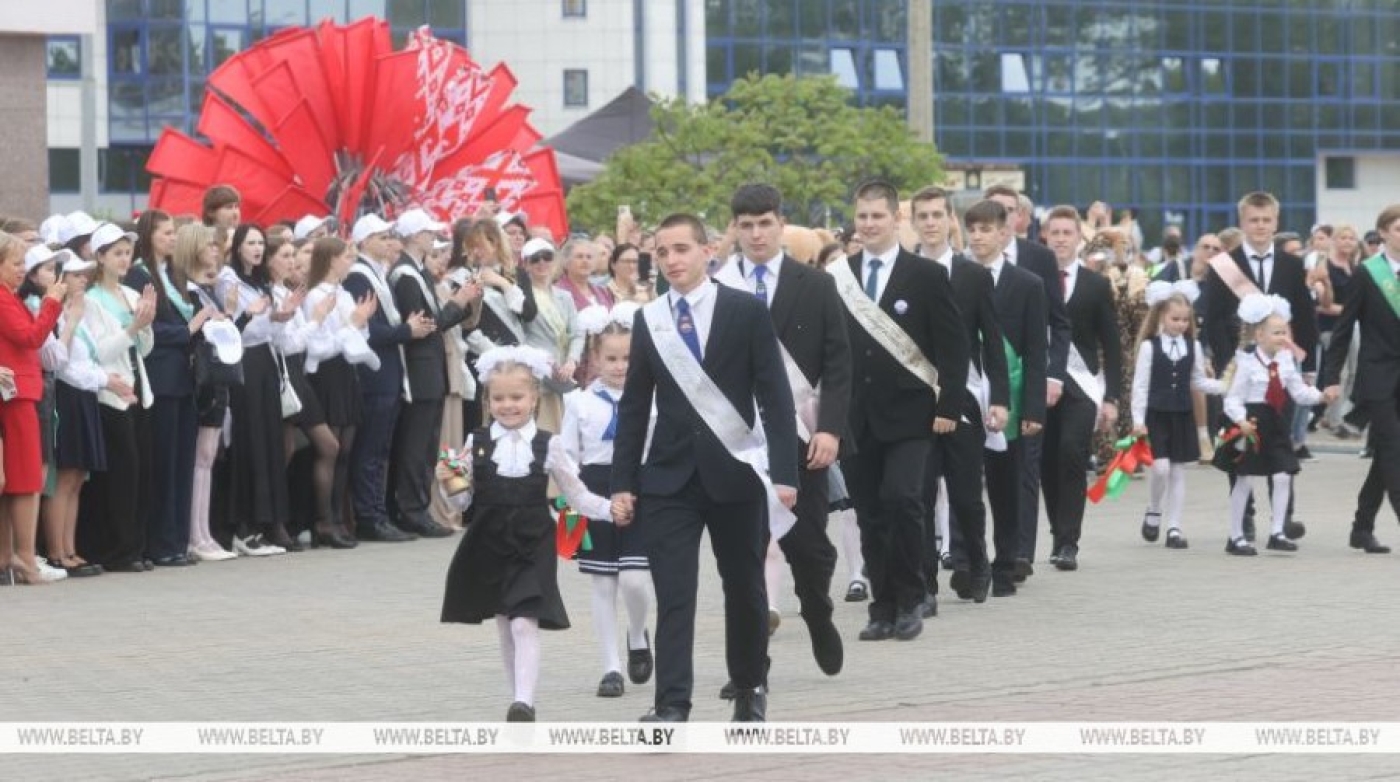 В школах Беларуси сегодня прозвенит последний звонок