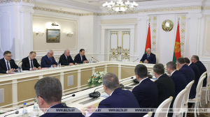 Лукашенко потребовал подвергнуть серьезнейшему анализу работу НАН