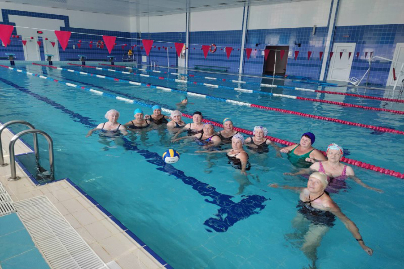 Мини турнир по волейболу прошёл среди граждан пожилого возраста