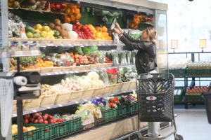 Хватит ли белорусам яблок и овощей из "борщевого набора" до нового урожая?