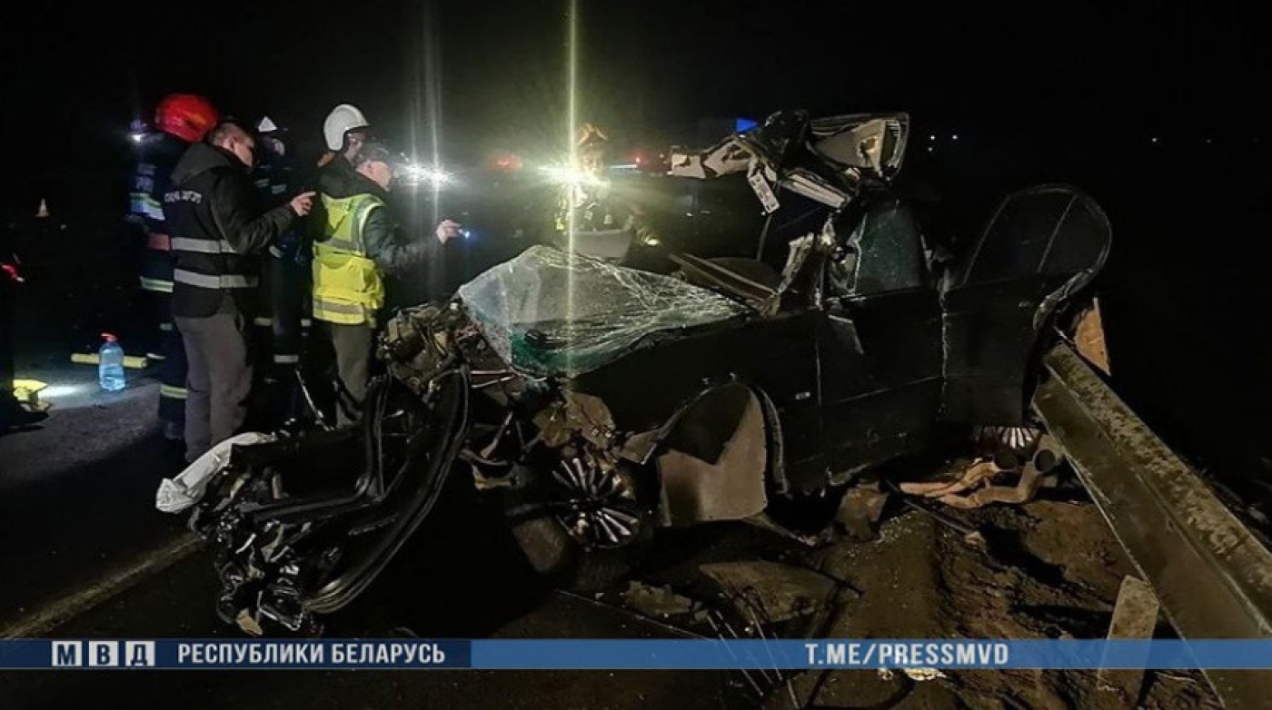 Два человека погибли при столкновении легковушки с грузовиком в Витебской области