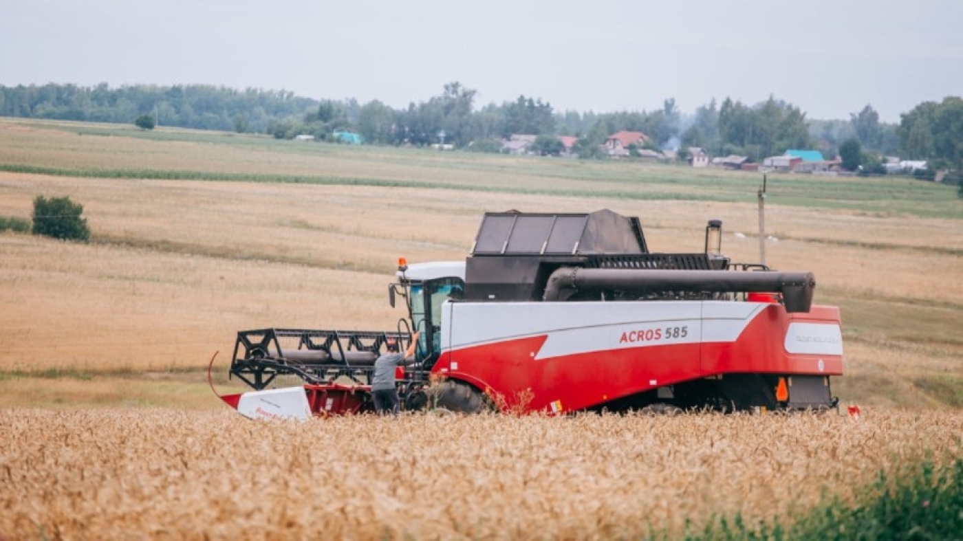 В этом году аграриям страны поставлено 200 новых комбайнов