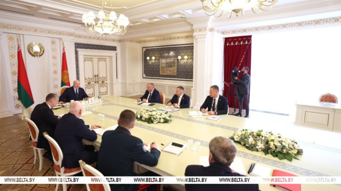 "Разбосячились - дальше некуда". Лукашенко вскрыл жуликоватые схемы и раскритиковал за падеж