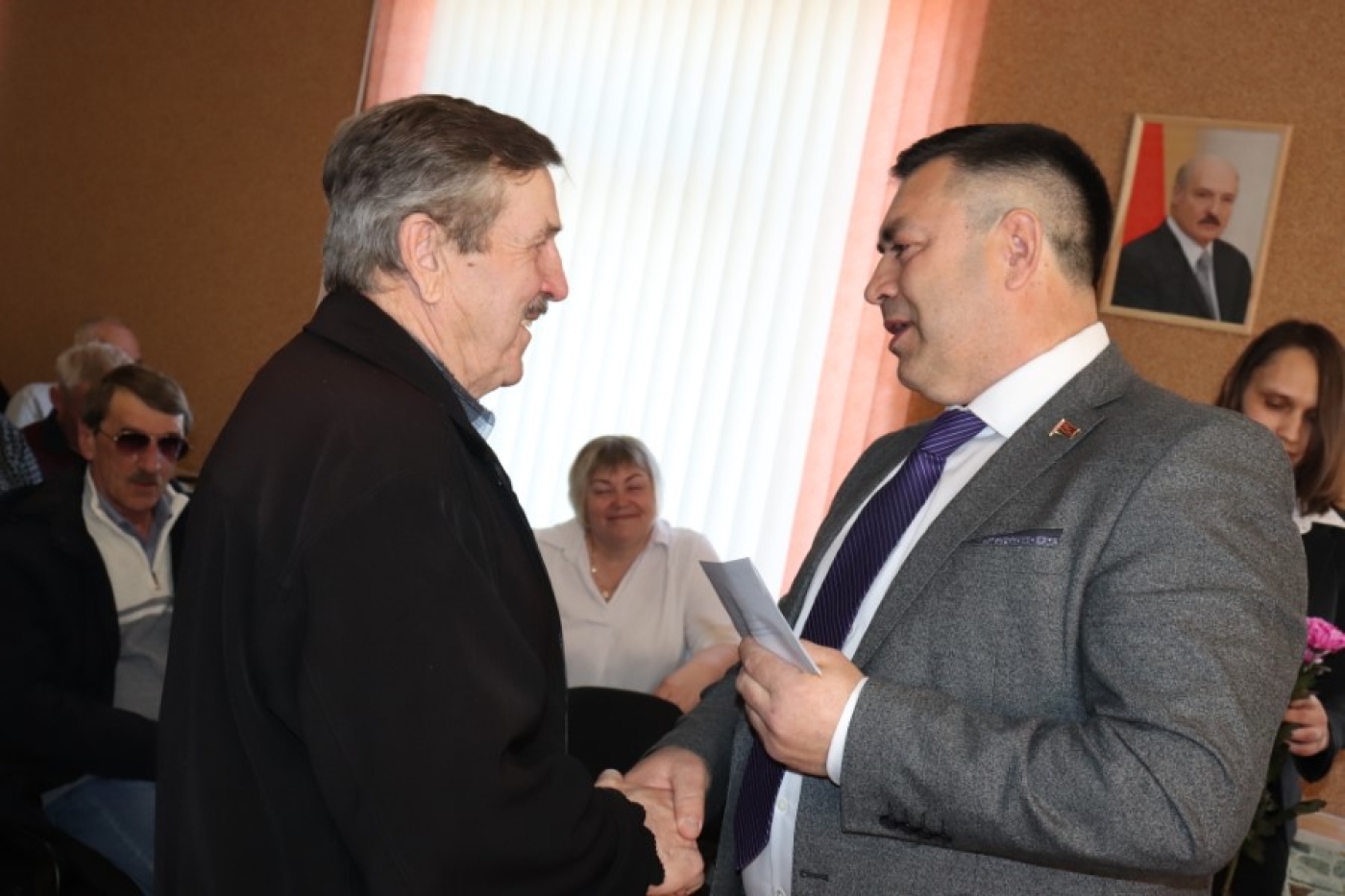 В праздник – поздравления и теплые слова