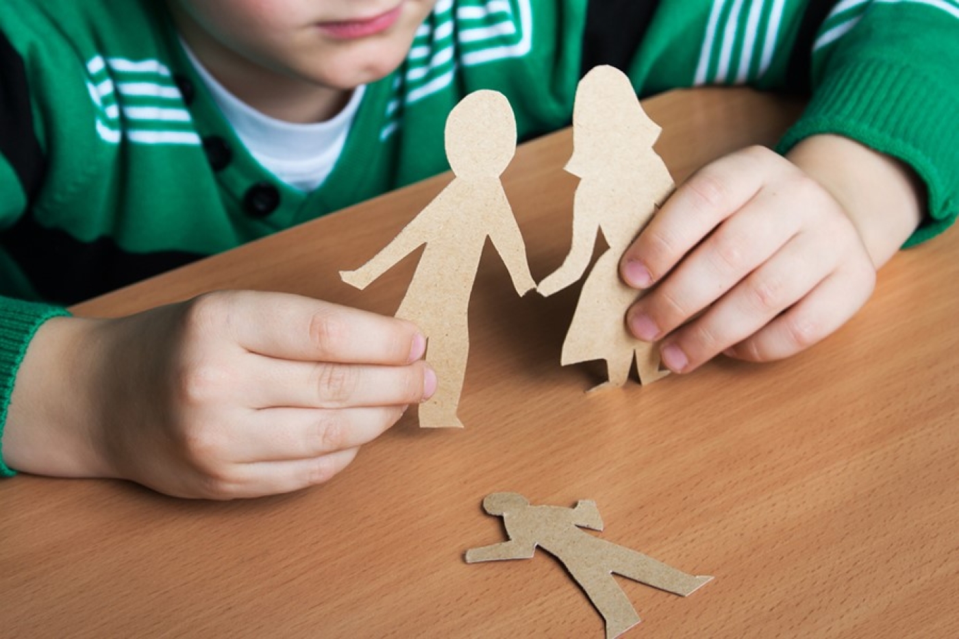 «Бабушка хочет лишить родителей прав»: адвокат объяснила, возможно ли это по закону