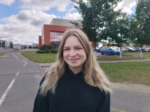 Теперь в школу без телефона. Оправдано ли нововведение?