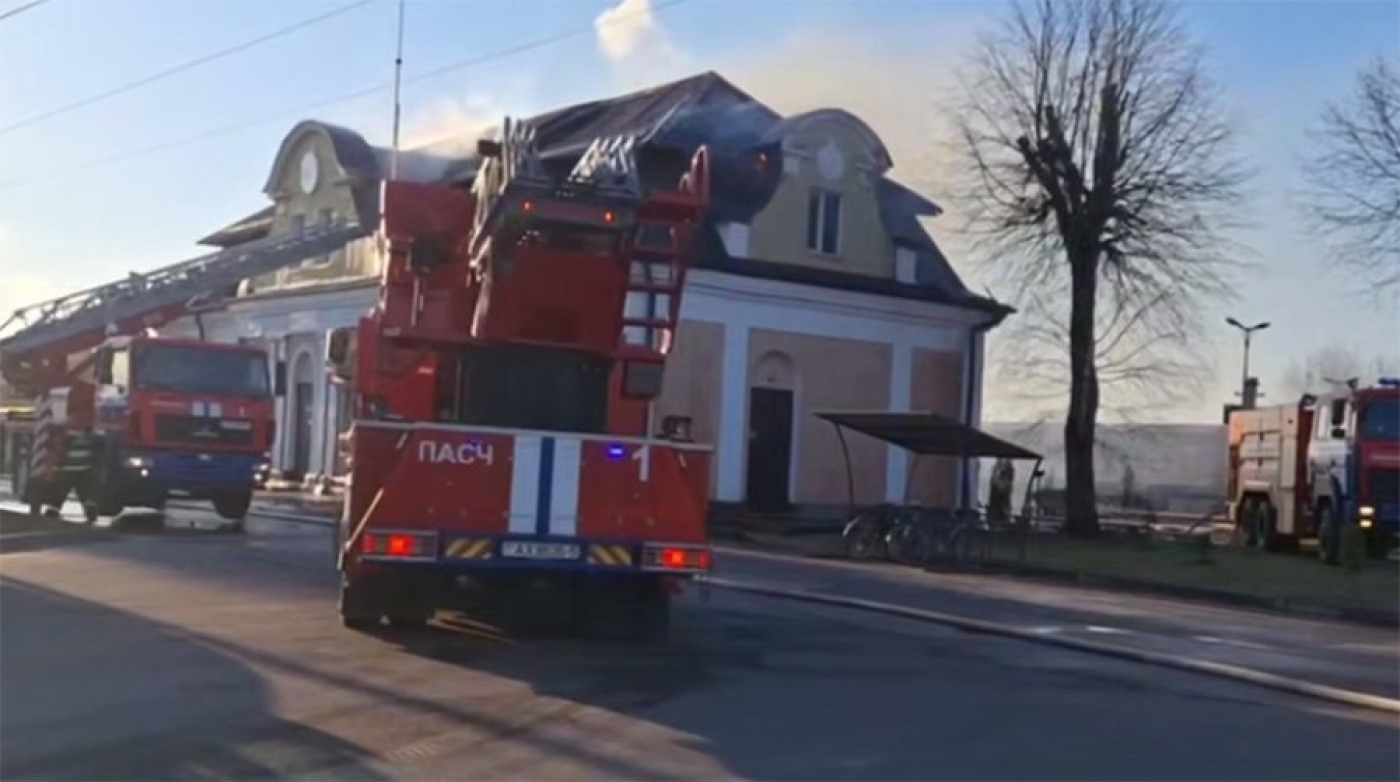 Спасатели потушили пожар на железнодорожной станции Богданов в Минской области