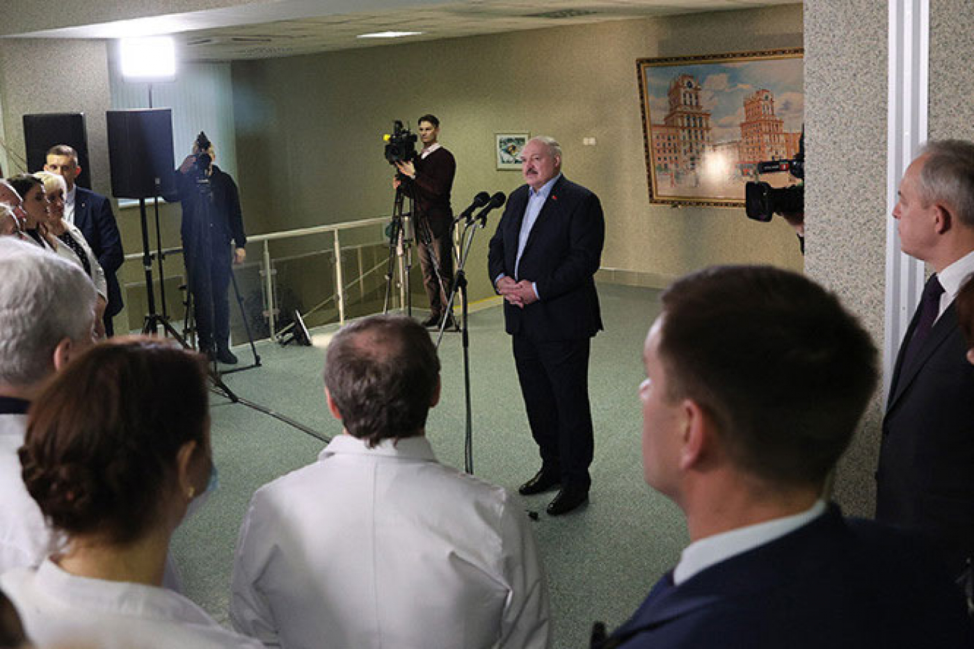 Президент отмечает высокую явку на досрочном голосовании по Конституции