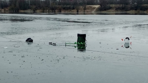 Провалившегося под лед рыбака спасли на озере Любенском в Гомеле