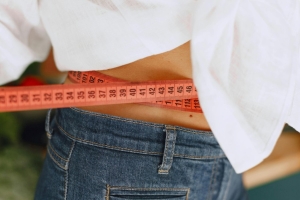 Смузи, частое питание, соки — диетолог рассказала об опасных способах похудеть