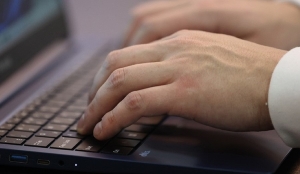 "ИИ начинает спорить и становится субъектным". Чем опасны чужеродные нейросети, разъяснил эксперт