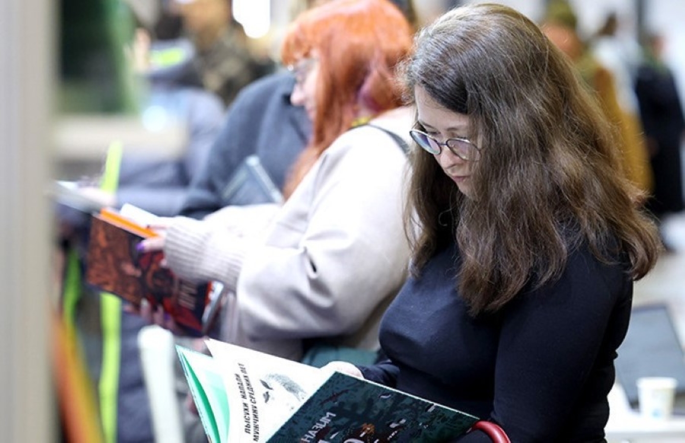 Более трети читающих белорусов рассказали, что привычка читать появилась у них благодаря родителям