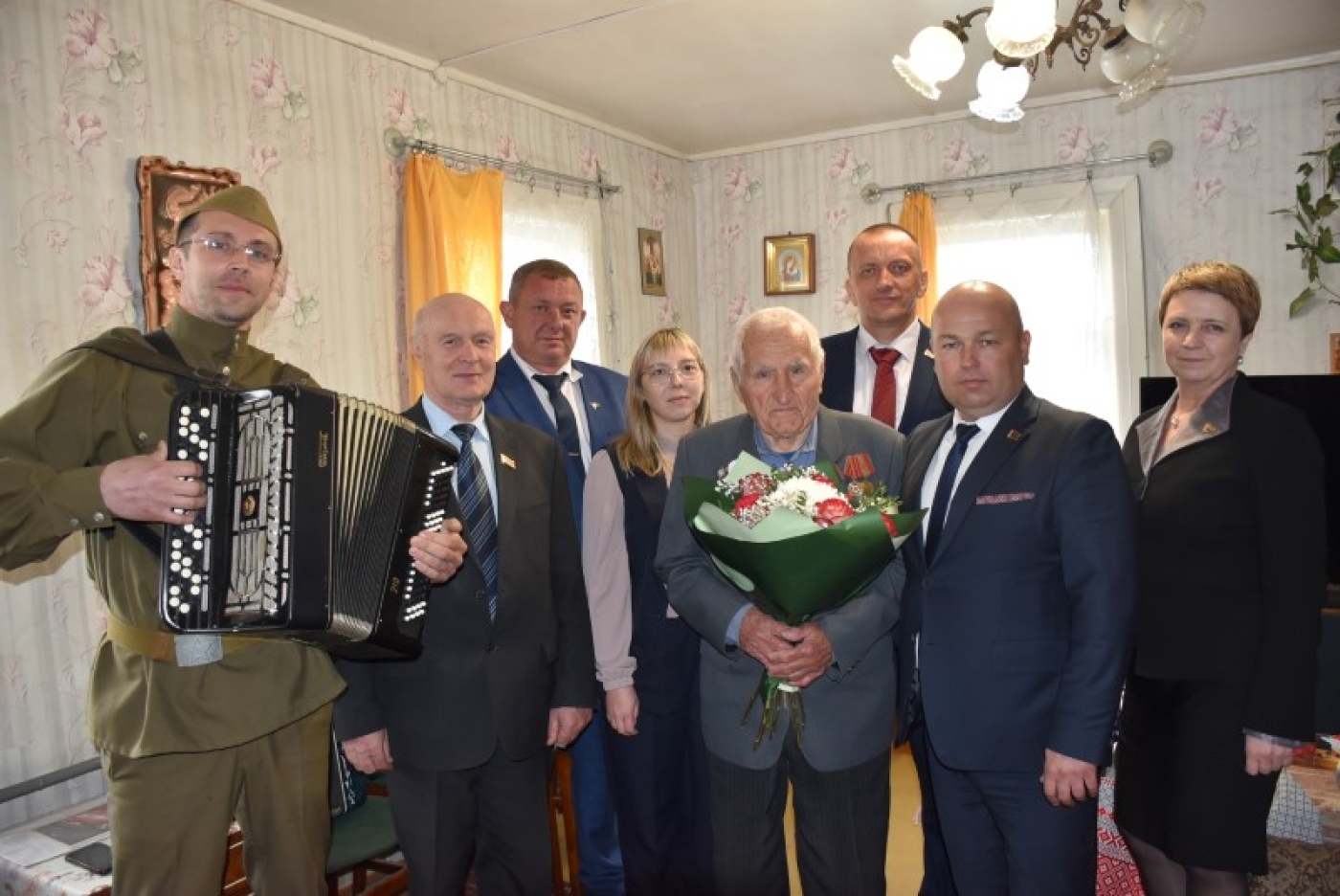 С праздником, с Днём Великой Победы!