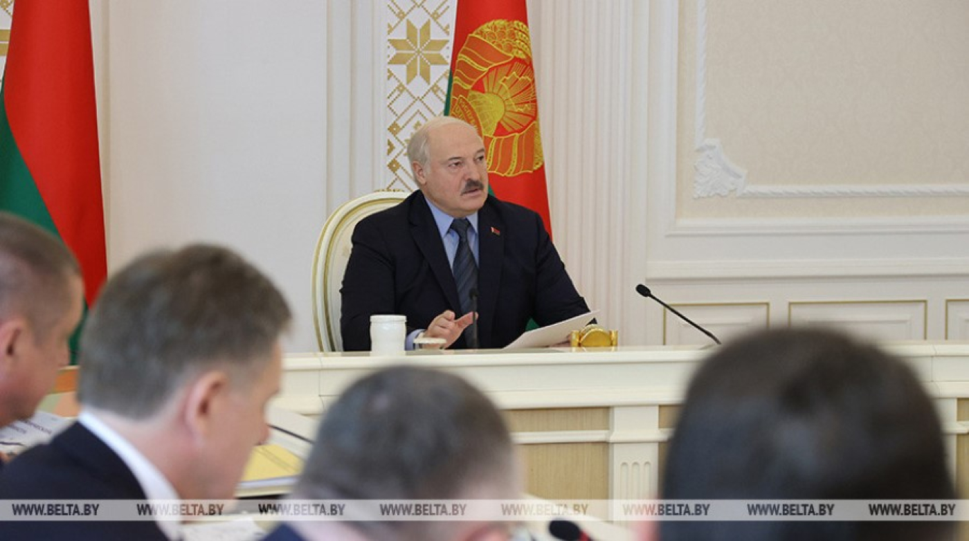 Александр Лукашенко инвесторам: в Беларусь не надо приходить, как в банановую республику