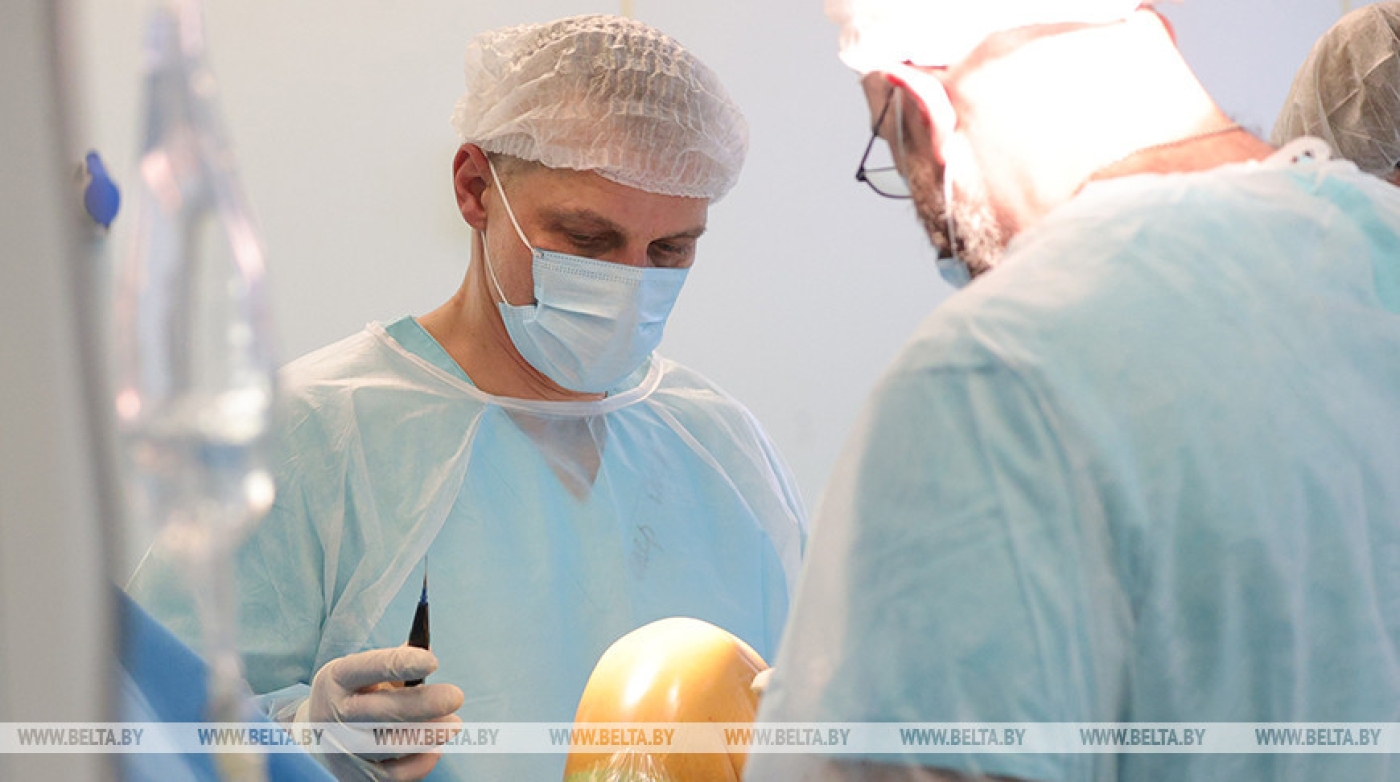 В БСМП выполнили первую операцию по установке эндопротеза коленного сустава