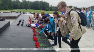 "Увидели весь ужас войны". Участники "Поезда Памяти" посетили мемориальный комплекс "Хатынь"
