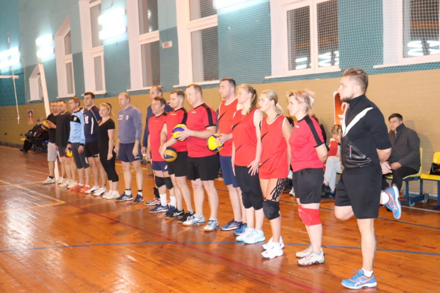Стартовали волейболисты