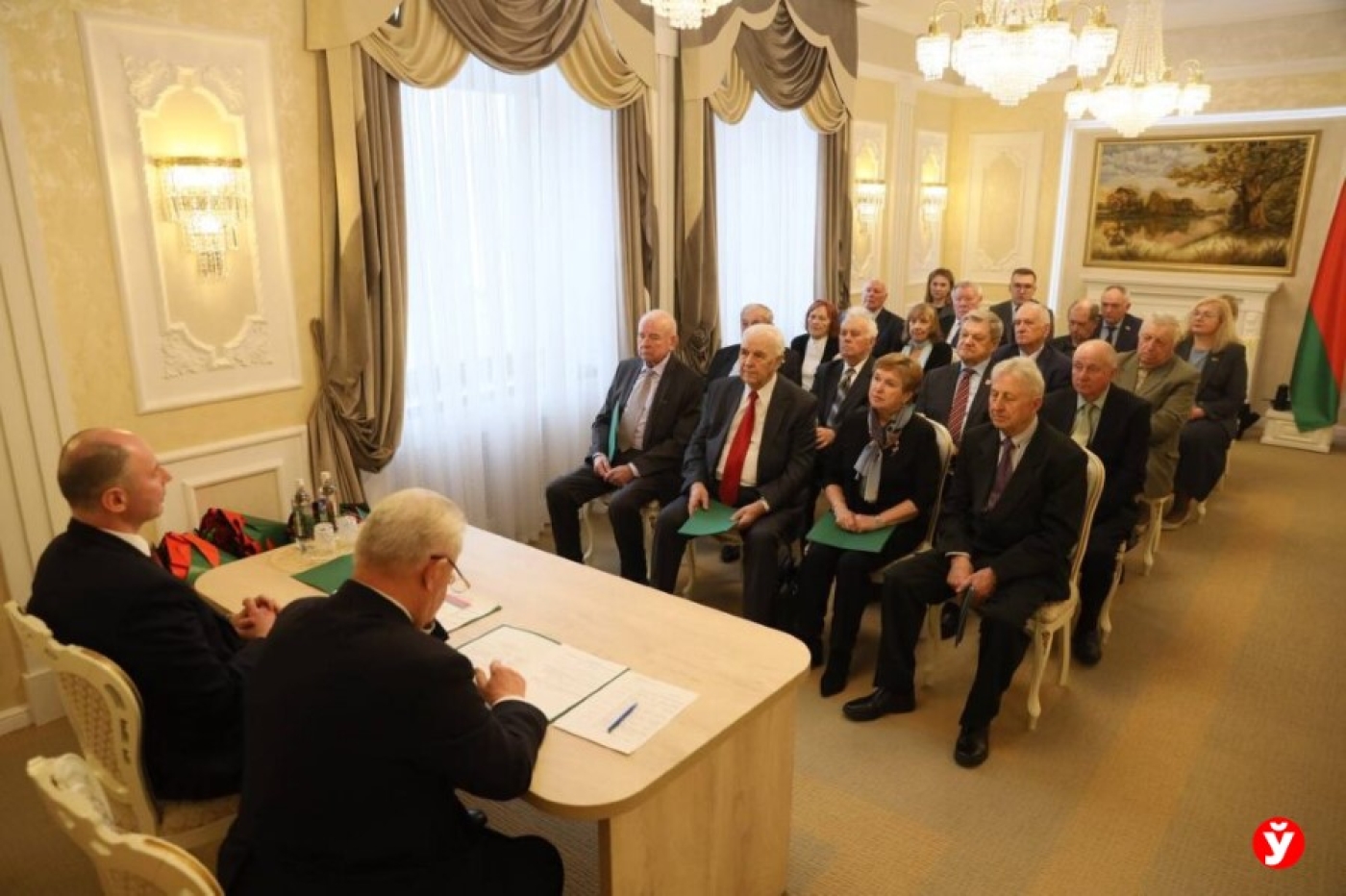 Кушнаренко встретился с Советом старейшин Минщины: обсудили развитие региона и новые инициативы
