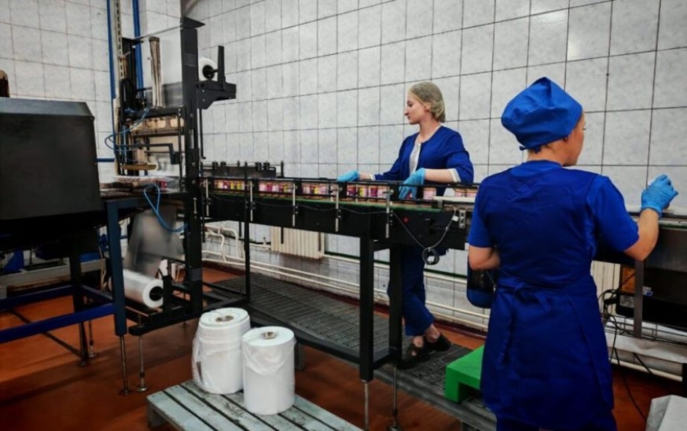 Кочанова и Кушнаренко посетили клецкую «Гамму вкуса»