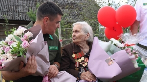 Ясный ум и собственный огород. Как лесники поздравили ветерана ВОВ Софию Стасевич с 100-летием
