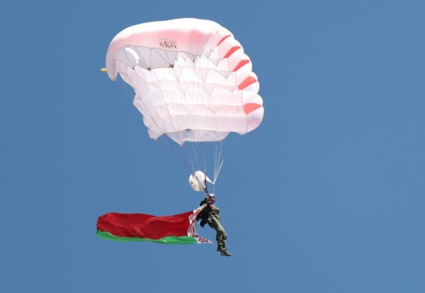 Лукашенко: военнослужащие ССО - один из надежных гарантов мирного неба Беларуси и спокойствия ее жителей