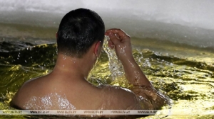 Кому не следует окунаться в ледяную воду на Крещение, рассказал врач