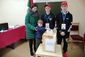 В дни голосования по референдуму на участках организовано дежурство волонтеров БРСМ